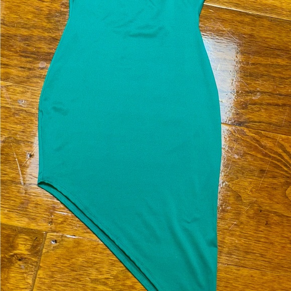Spaghetti strap asymmetric hem kelly green dress - Picture 2 of 4